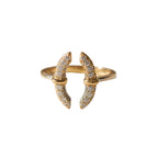 Bague Secure dorée à l'or fin 24 carats sertie de zircons blancs sur fond blanc
