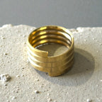 Représentation de la bague spirale fond studio