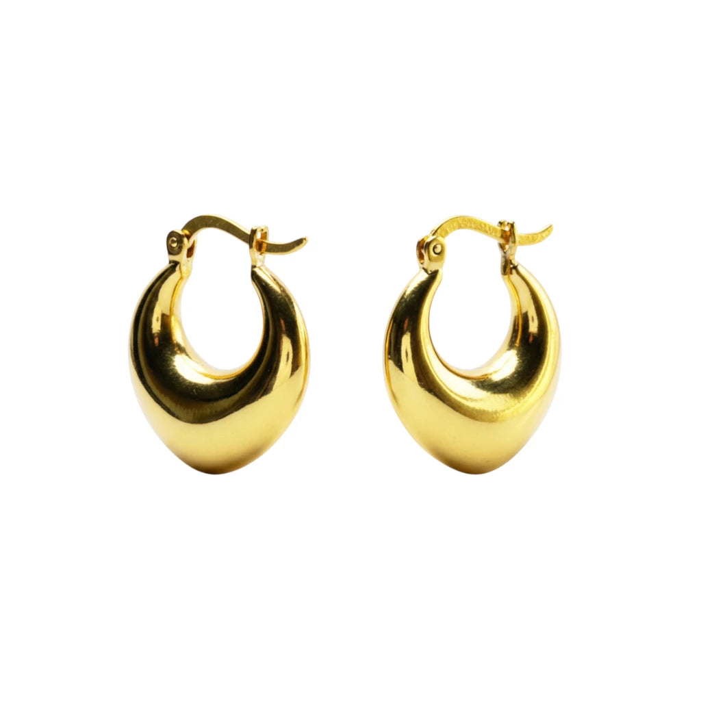 créoles sweetheart dorées à l'or fin 24 carats sur fond blanc