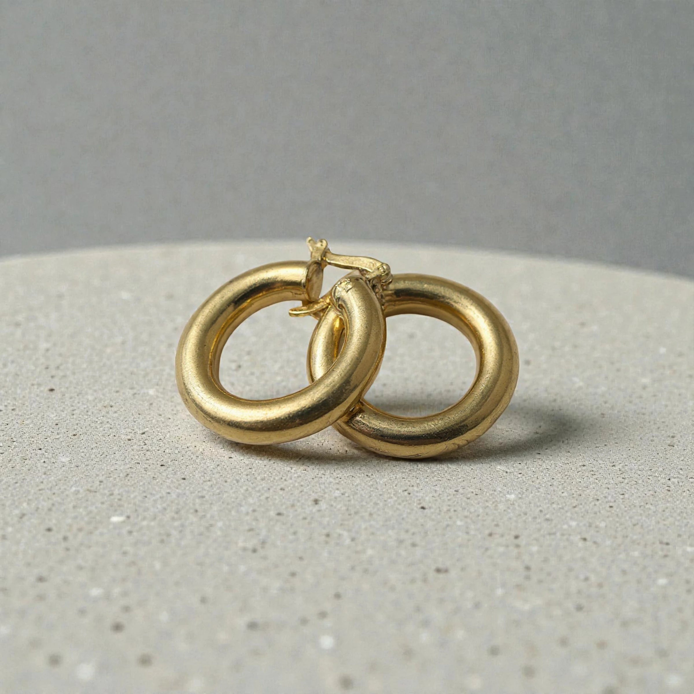 Boucles d'oreilles créoles tubes dorées à l'or fin 24 carats