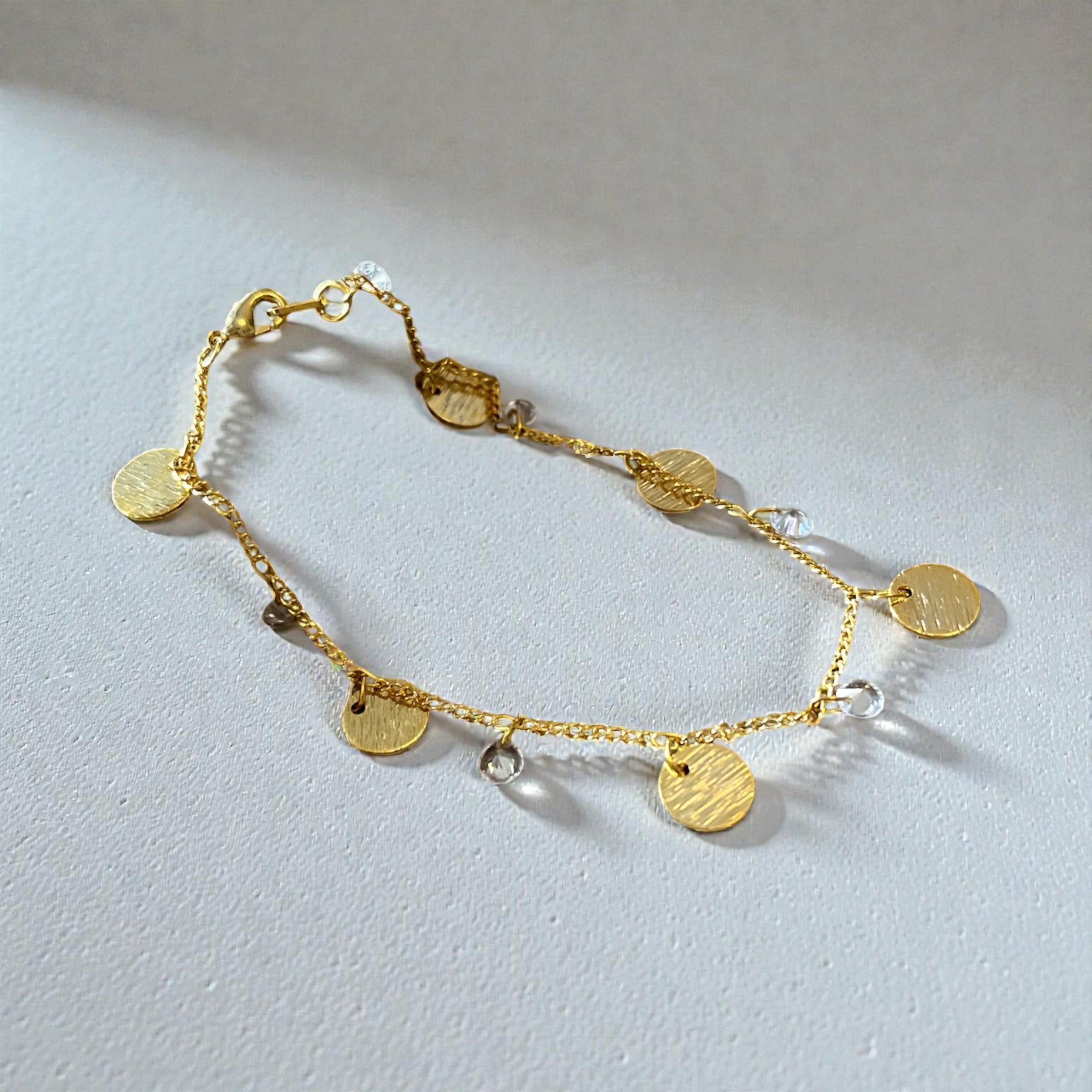 Représentation du bracelet chaîne sur fond studio