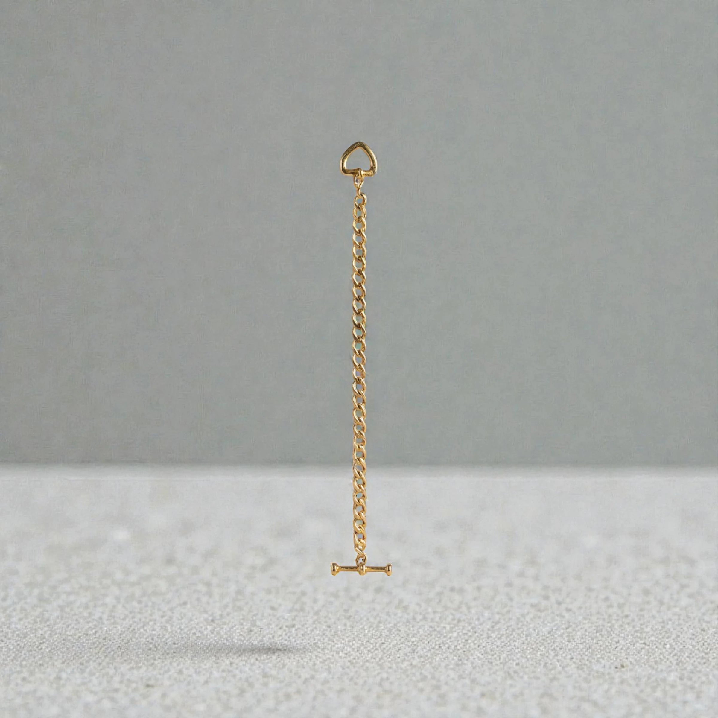 représentation du bracelet gourmette fond studio