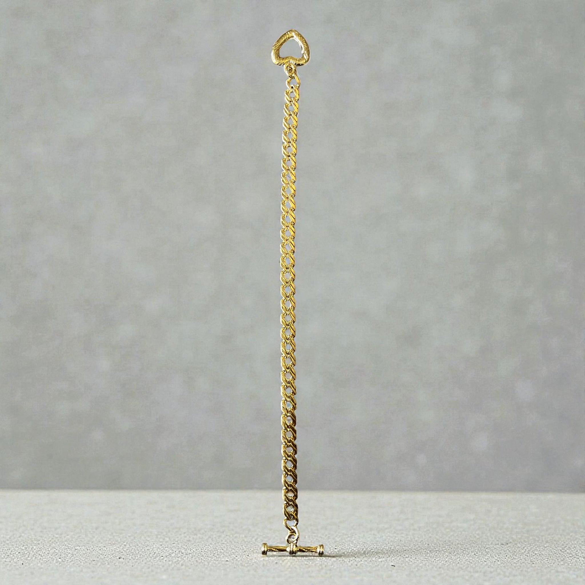 Représentation du bracelet gourmette sweetheart sur fond studio