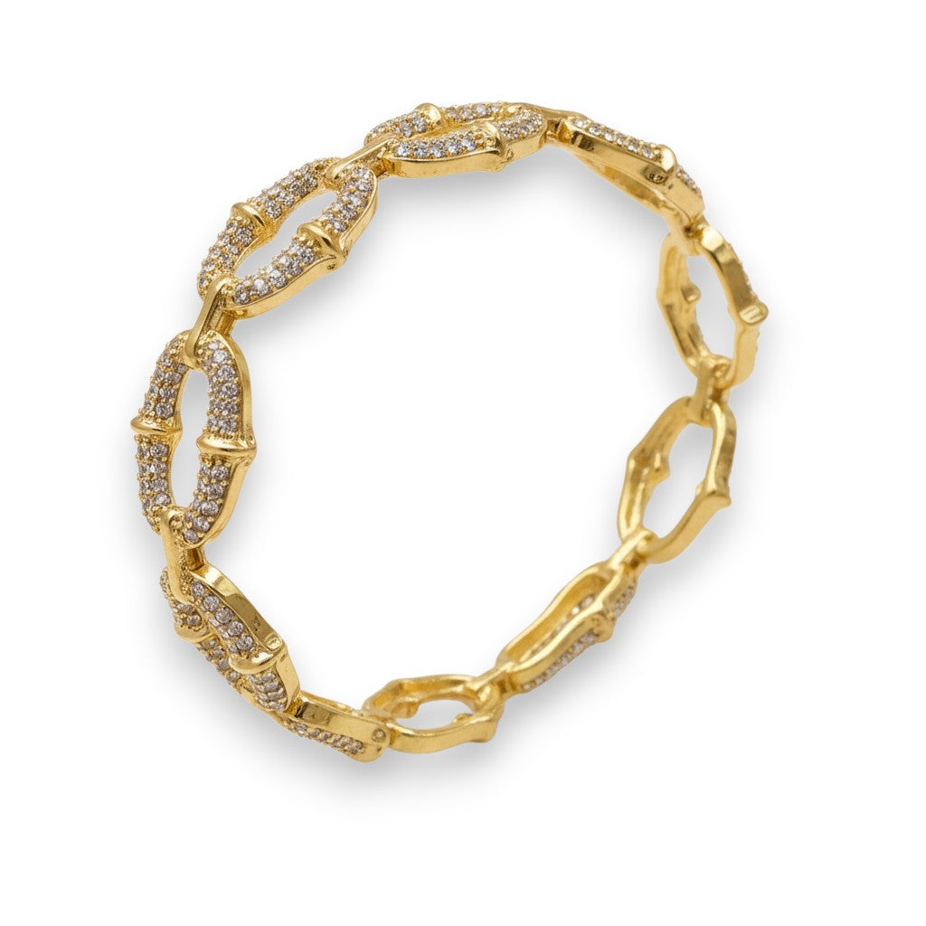 bracelet Secure à maillons dorés à l'or fin 24 carats sur fond blanc 