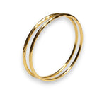 bracelet jonc torsadé doré à l'or fin 24 carats sur fond blanc