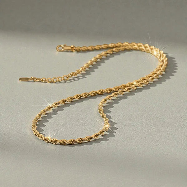 Collier Twist fin torsadé doré à l'or fin 24 Carats