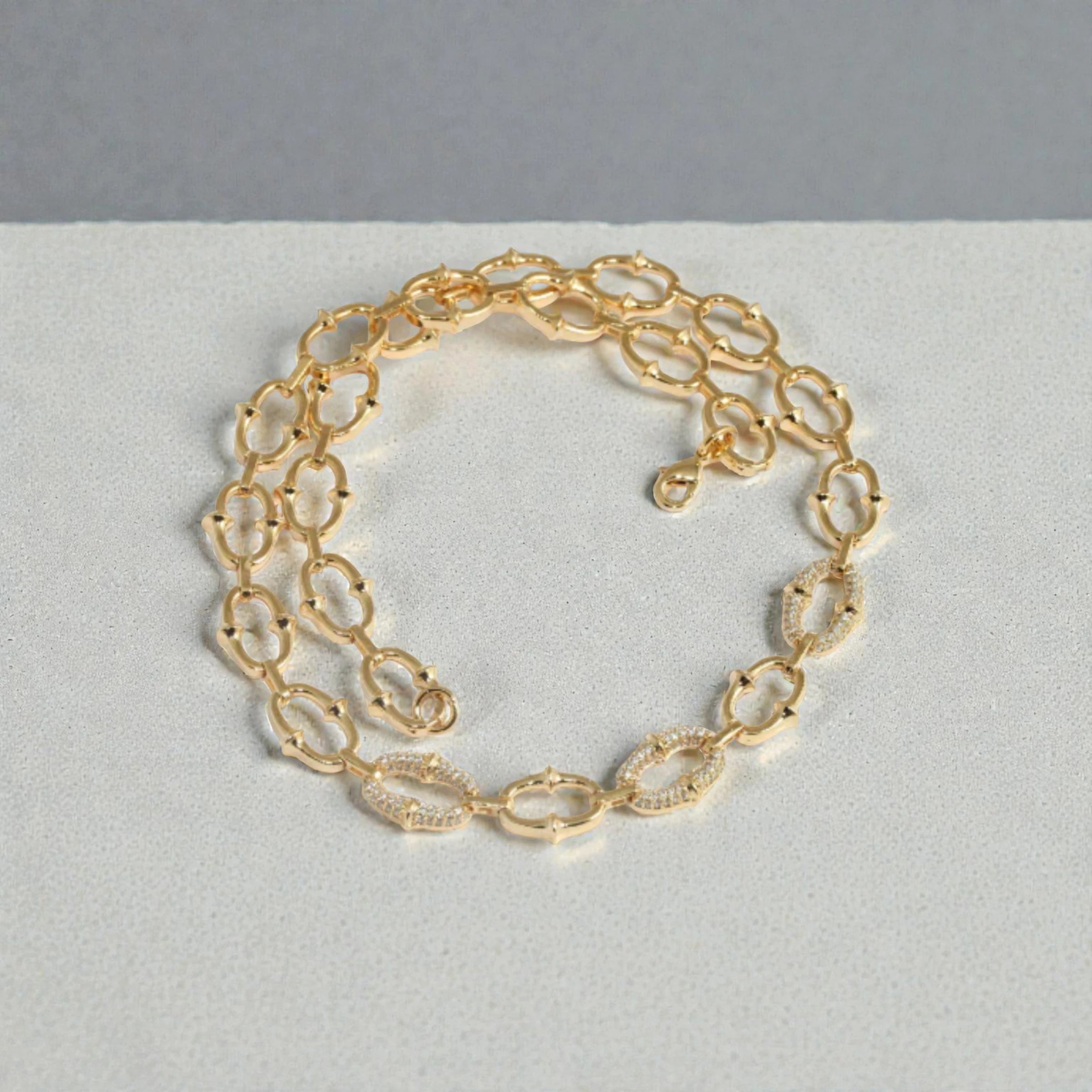 Représentation du collier Secure sur fond studio