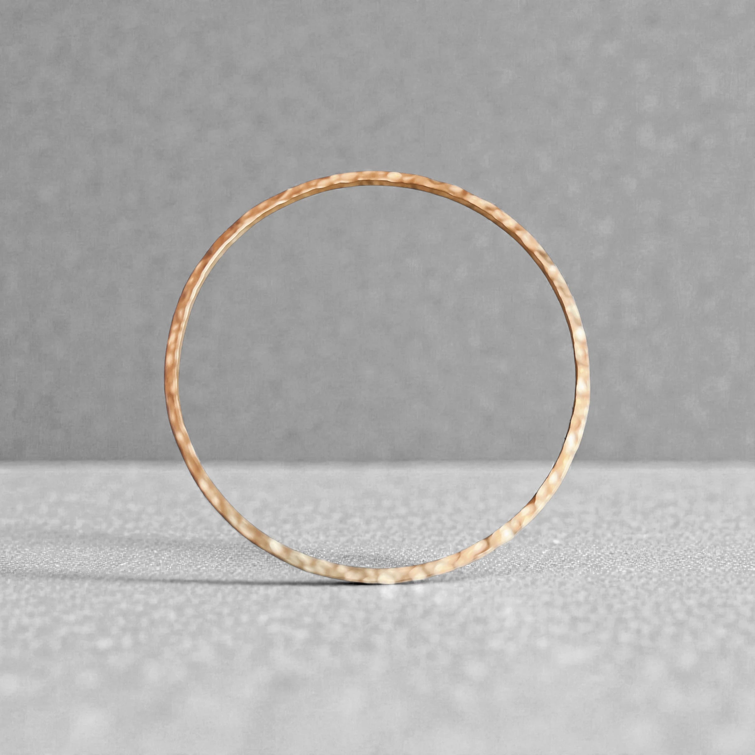 Représentation du bracelet martelé fond studio